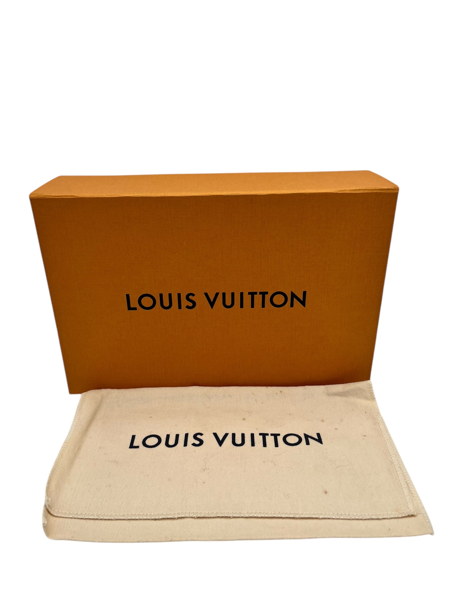 LOUIS VUITTON POCHETTE COUSSIN BLACK