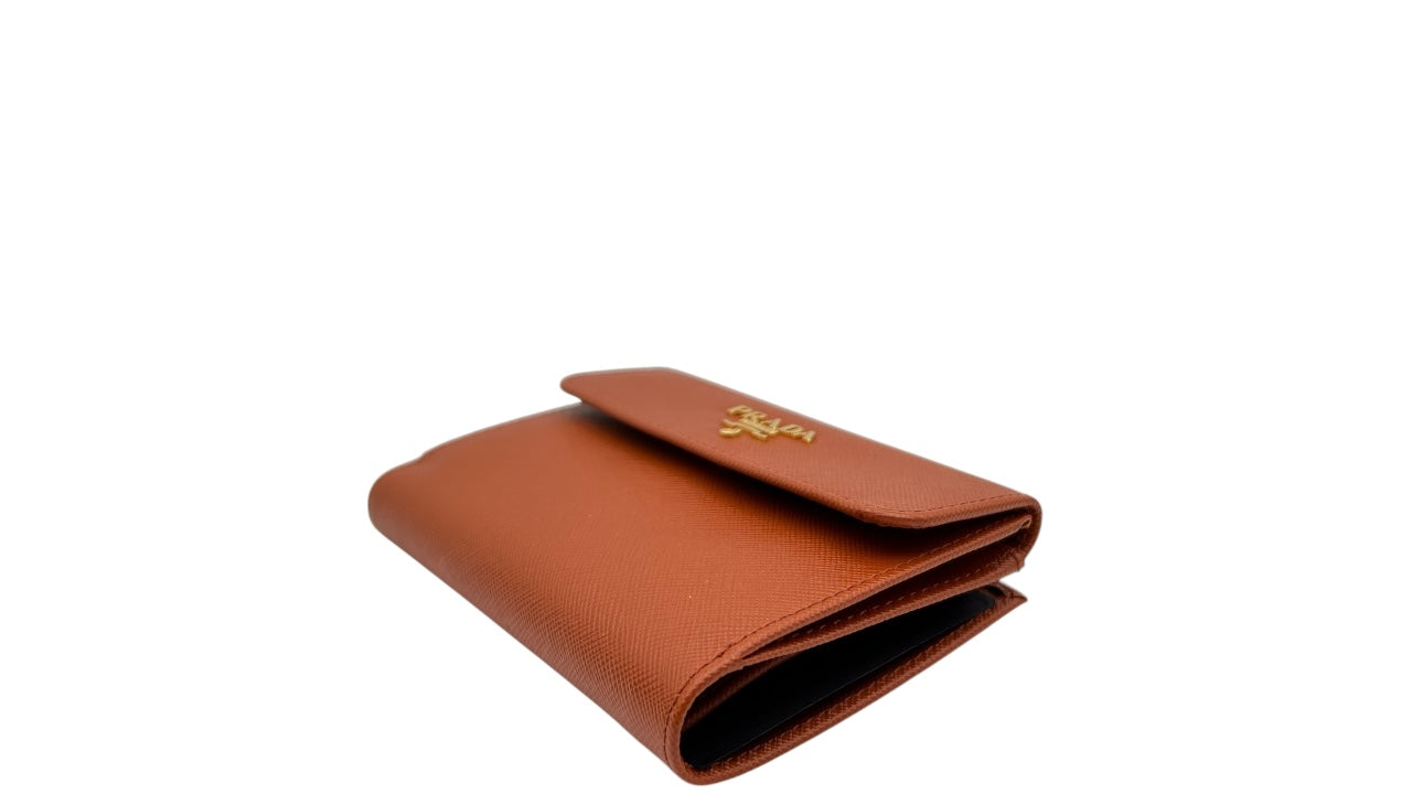 PRADA SAFFIANO LEATHER SHORT WALLET IN PUMPKIN SPICE