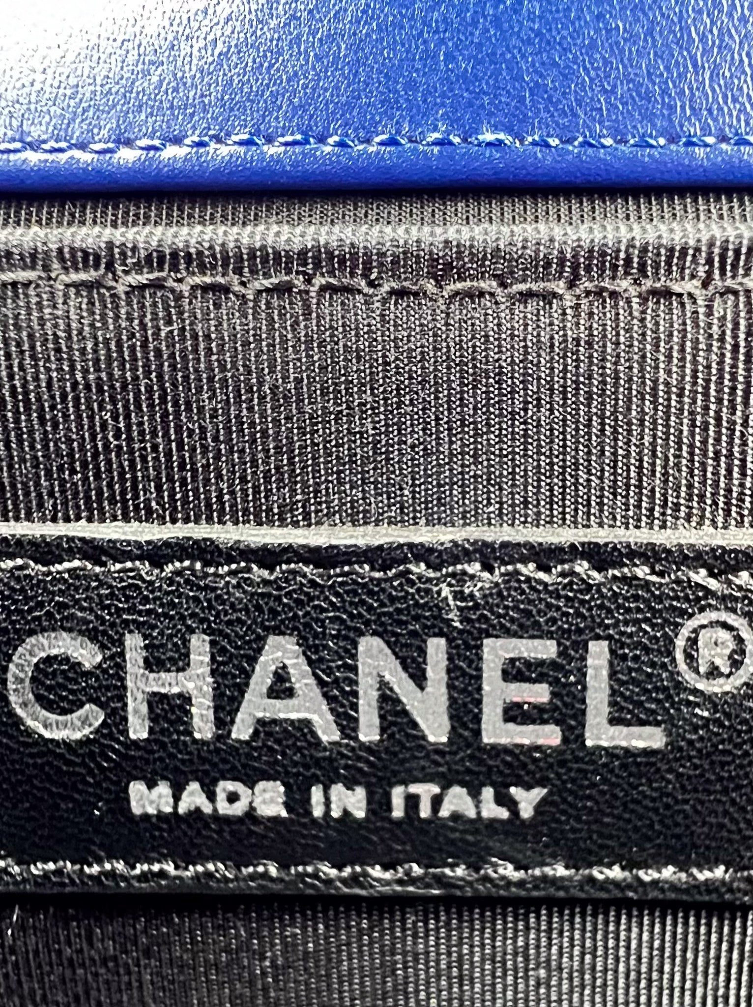 CHANEL NIÑO SOLAPA ACOLCHADA PLEXIGLAS CHAROL MEDIANO AZUL REAL