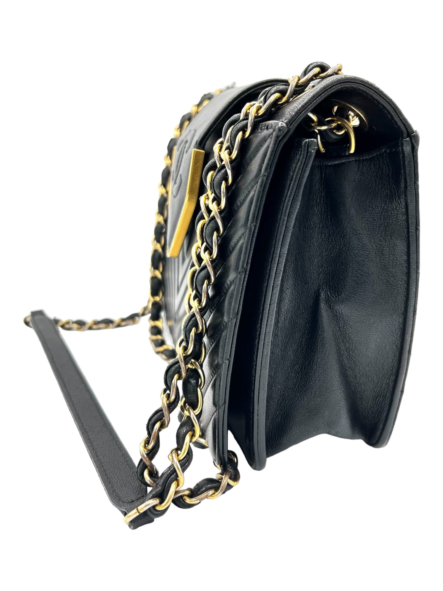 CHANEL CHEVRON COLLAR BLACK BAG