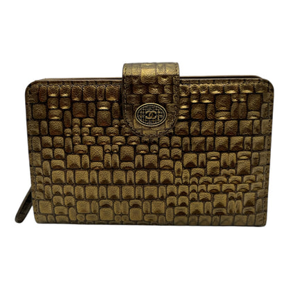CHANEL METIERS DES ARTS GOLD CROC EMBOSSED WALLET