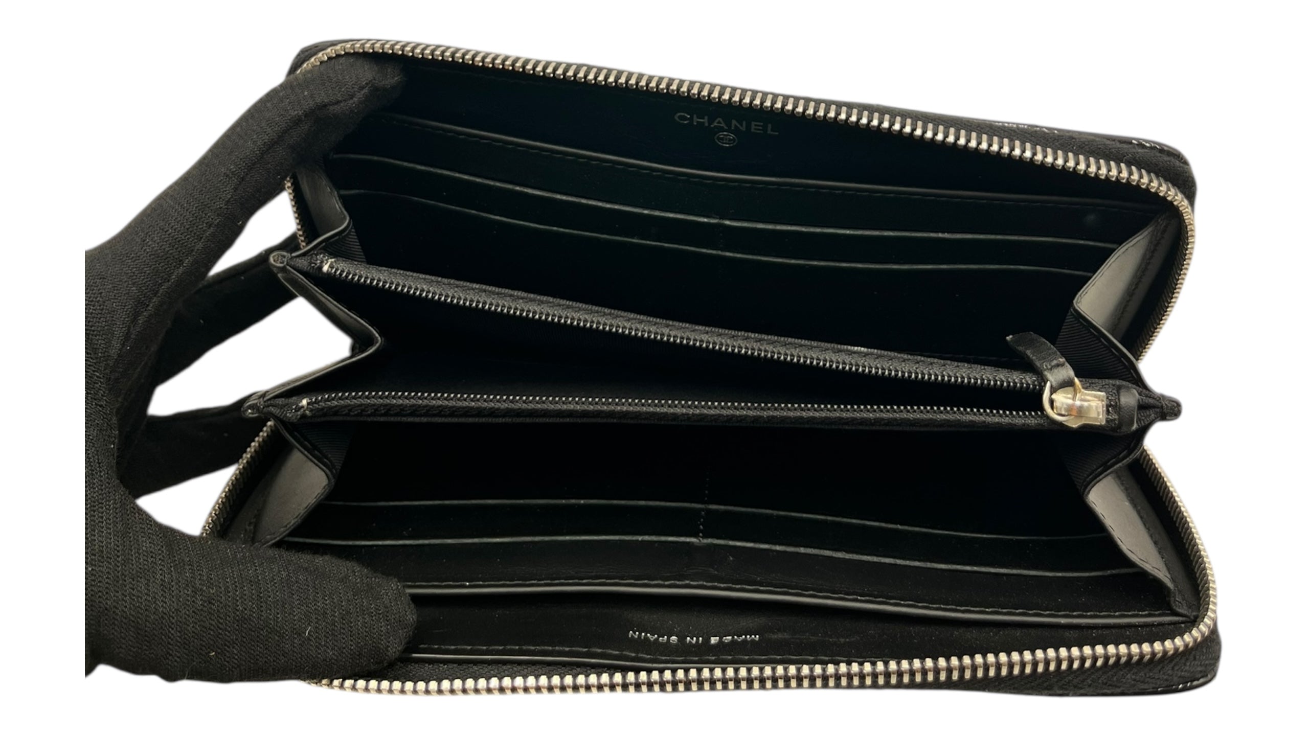 CHANEL INTERLOCKING CC LOGO PATENT LEATHER CONTINENTAL WALLET