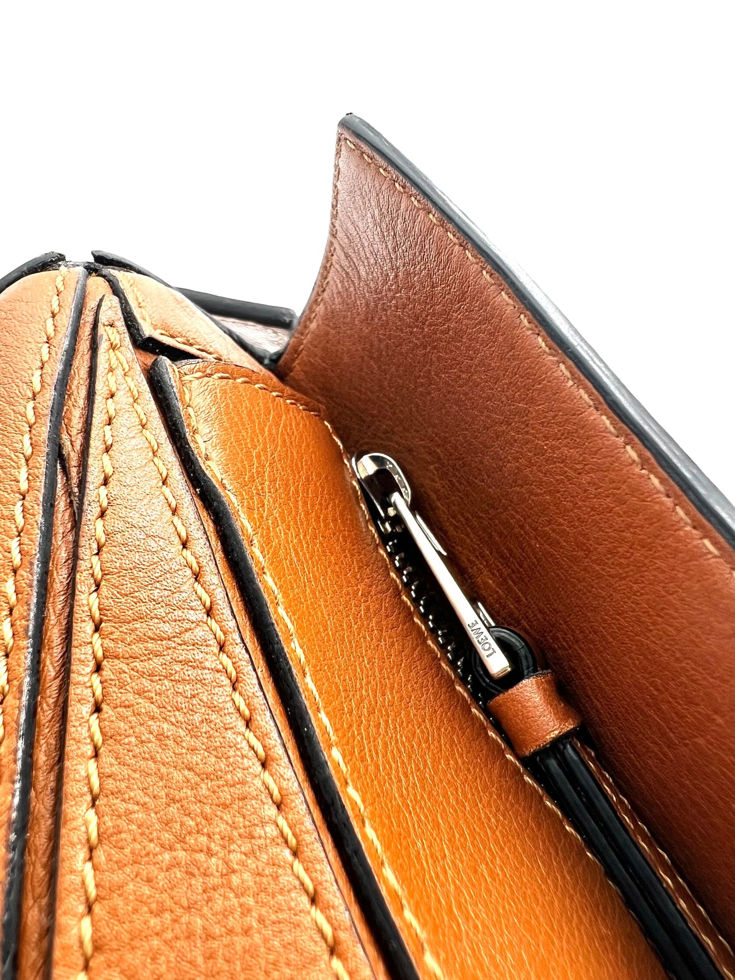 BOLSO DE HOMBRO MEDIANO LOEWE PUZZLE DE PIEL TAN