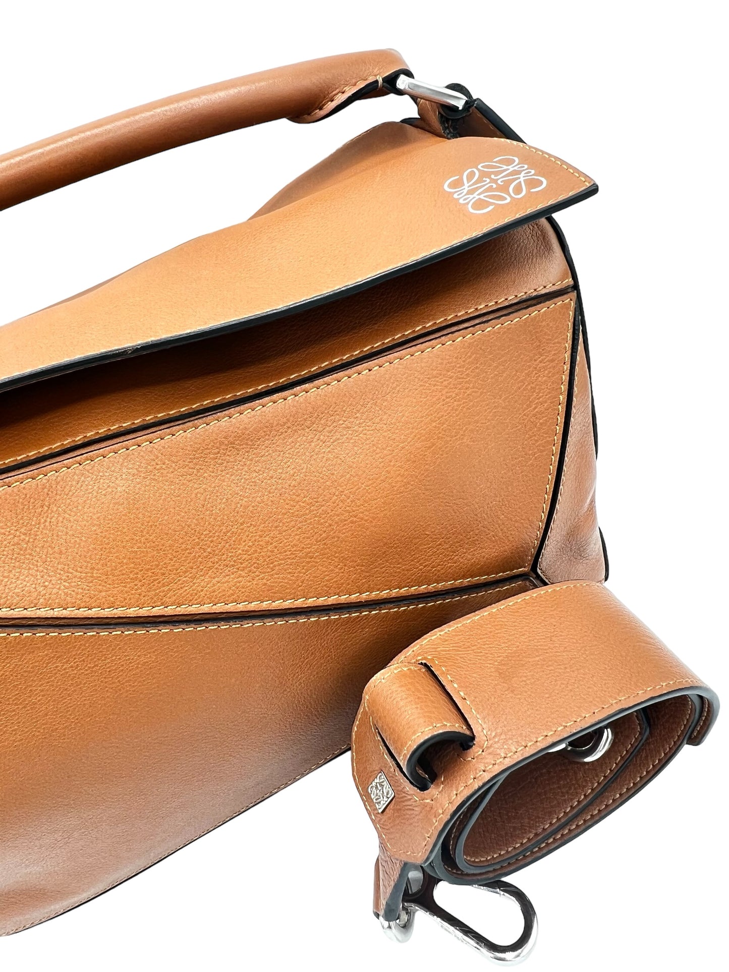 BOLSO DE HOMBRO MEDIANO LOEWE PUZZLE DE PIEL TAN