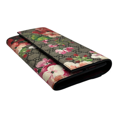 GUCCI SUPREME MONOGRAM BLOOMS CONTINENTAL WALLET MULTICOLOR DRY ROSE