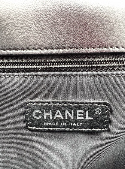 BOLSO DE HOMBRO NIÑO GRANDE DE PIEL DE CORDERO ACOLCHADO CON SOLAPA BICOLOR CHANEL