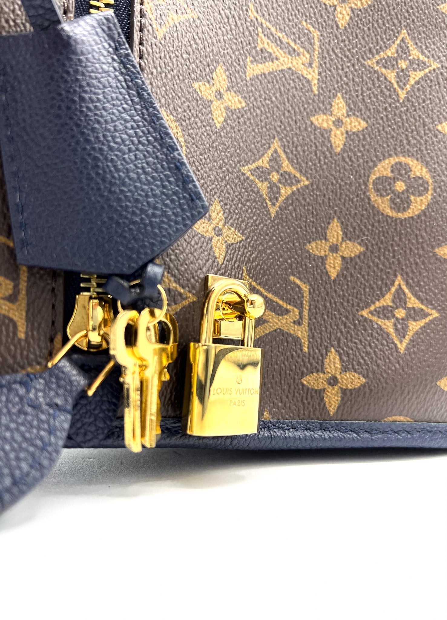LOUIS VUITTON POPINCOURT PM HANDBAG IN BLUE