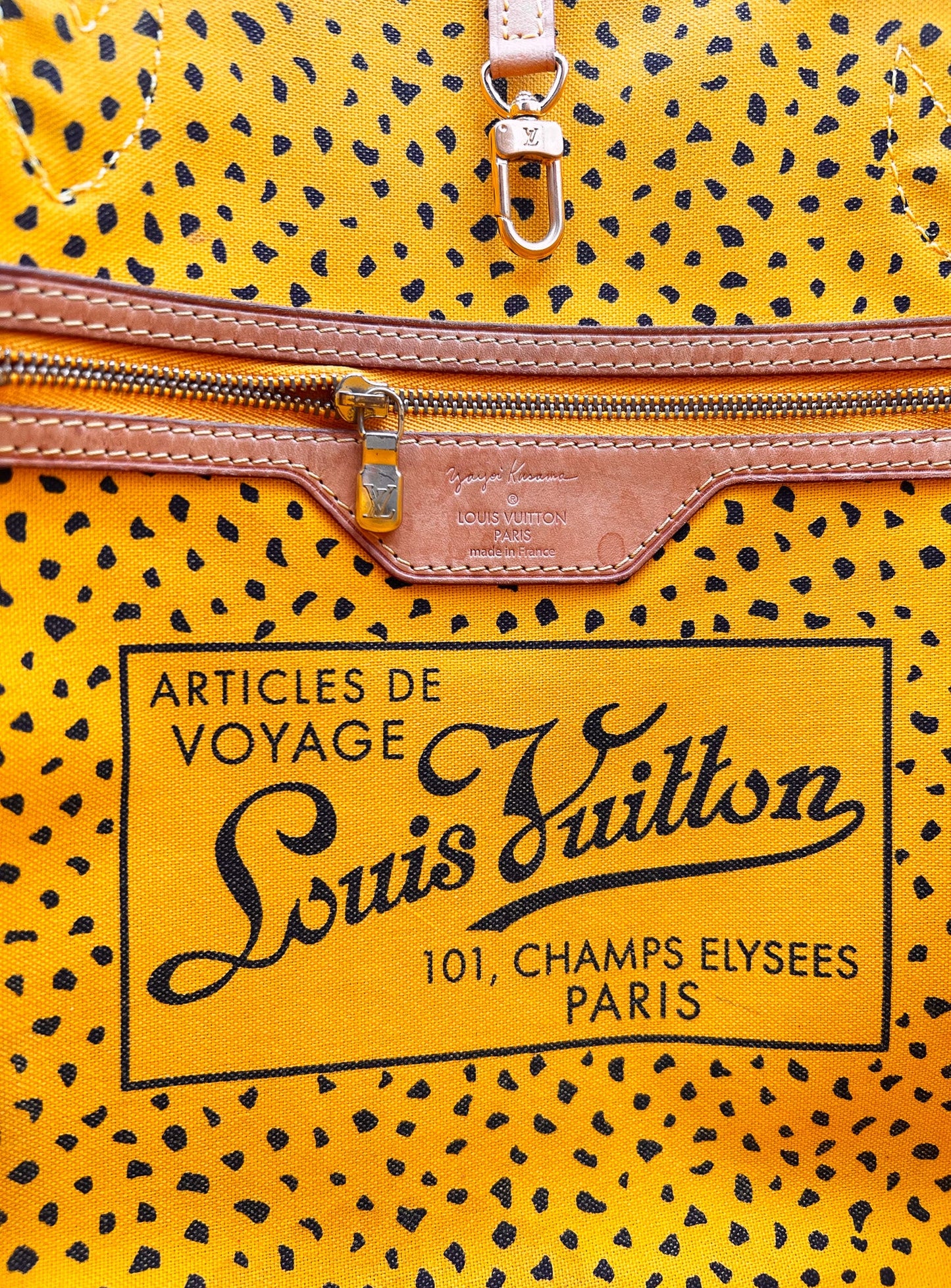 BOLSO TOTE NEVERFULL MM CON MONOGRAMA INFINITO Y PUNTOS KUSAMA AMARILLO DE LOUIS VUITTON
